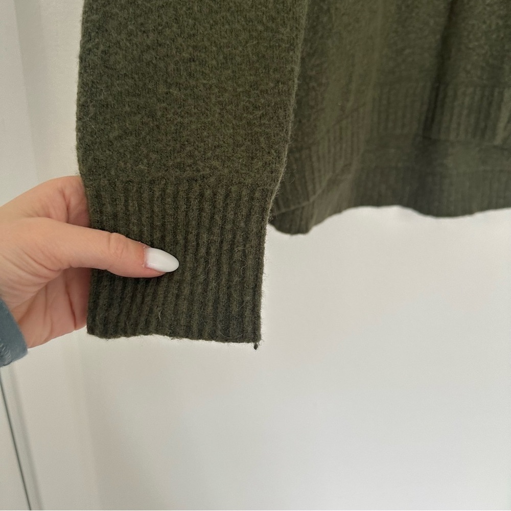 J Crew Turtleneck Sweater Supersoft Yarn Dark Green Color Size Medium Women’s - Picture 4 of 8